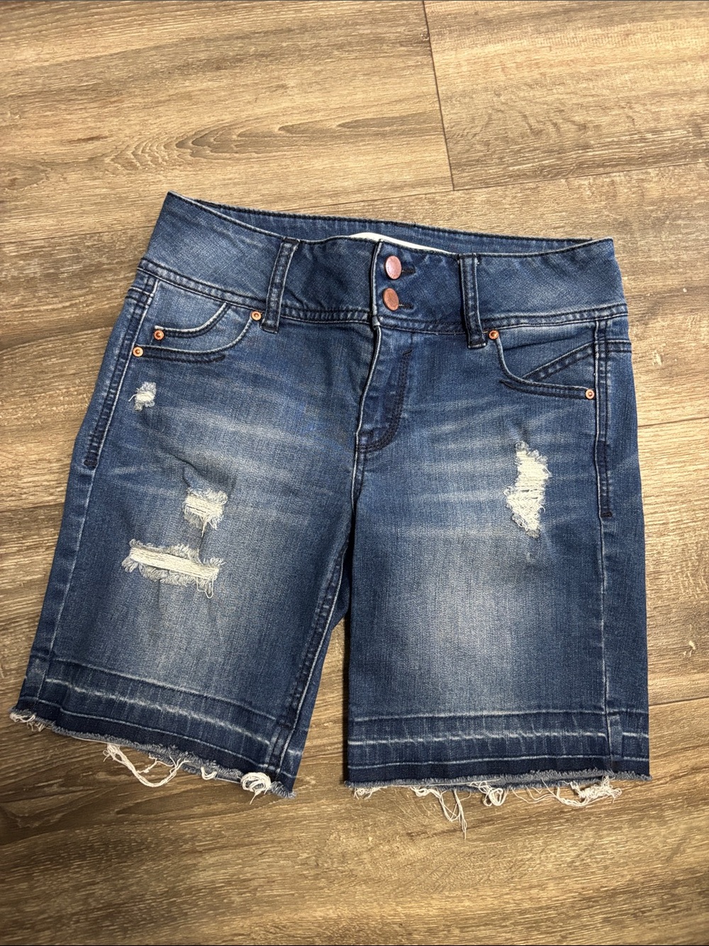 Tinseltown Women’s Dark Blue Distressed Denim Bermuda Shorts, sz 3